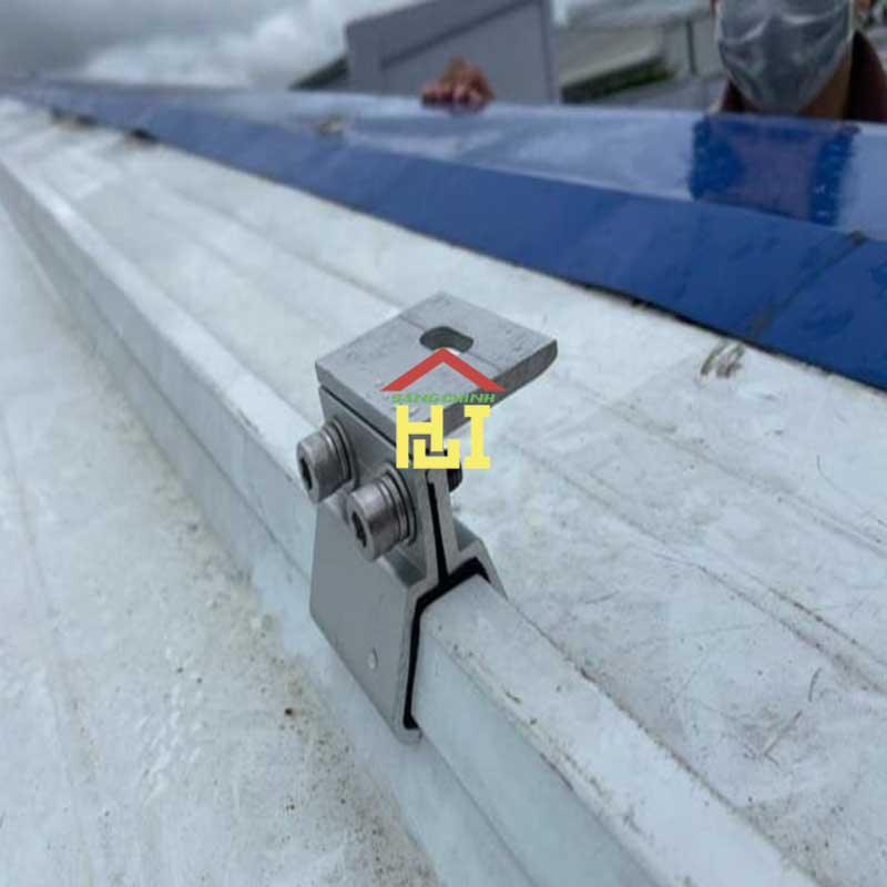 Chân kẹp múi Seamlock lắp ray nhôm dọc sóng