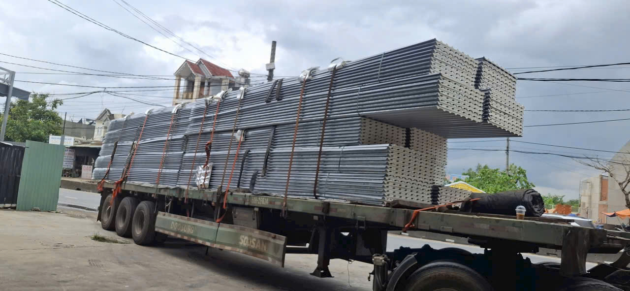 Hình 2: Tôn PU cách nhiệt tại Sáng Chinh STEEL