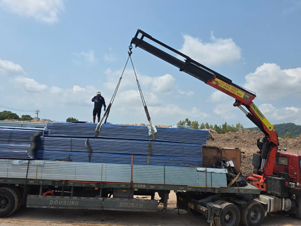 Hình 3: Tôn PU cách nhiệt tại Sáng Chinh STEEL