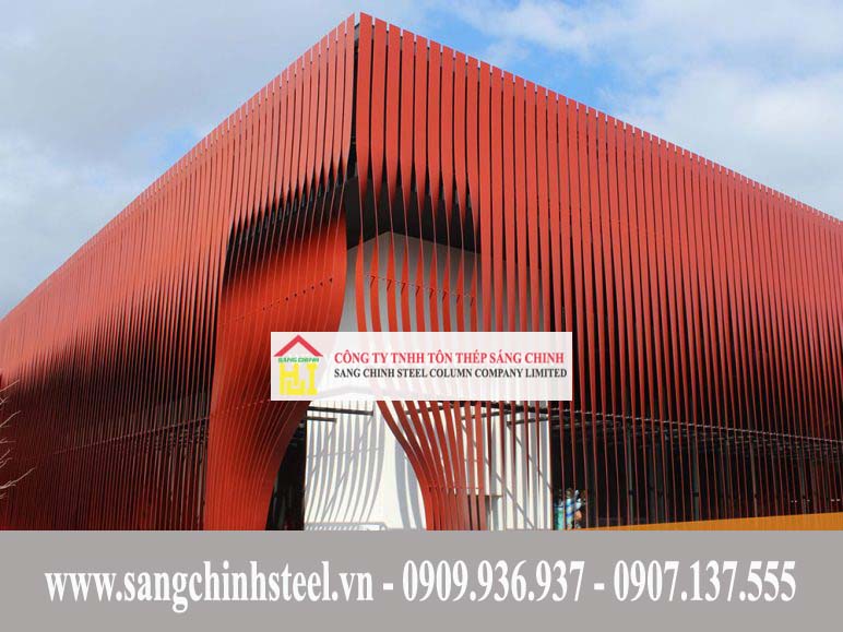 Nebuta-no-ie Warasse là một công trình kết cấu thép có chiều cao 12 mét và nằm ở phía trước nhà ga xe lửa Aomori, tỉnh Aomori, Nhật Bản. Công trình này đã được khánh thành vào ngày 5 tháng 11 năm 2011