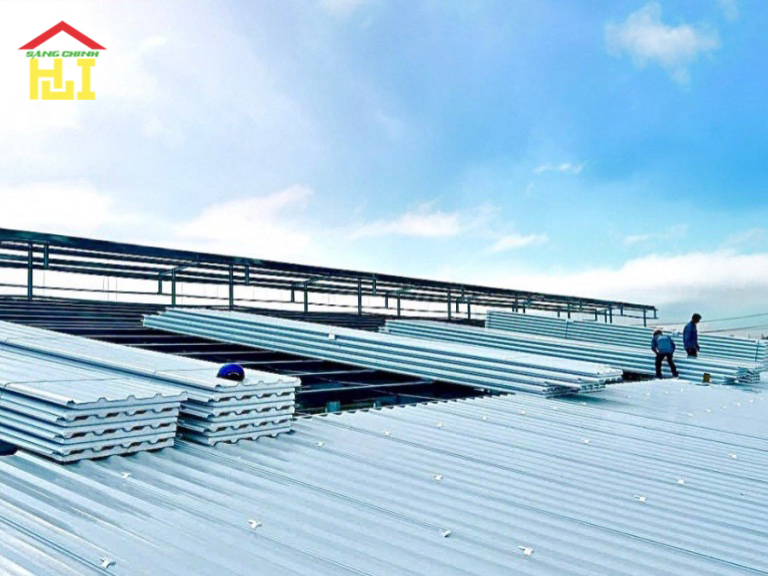 Tôn PU Cách Nhiệt 5 Sóng Bền, Đẹp, Chống Nóng Vượt Trội