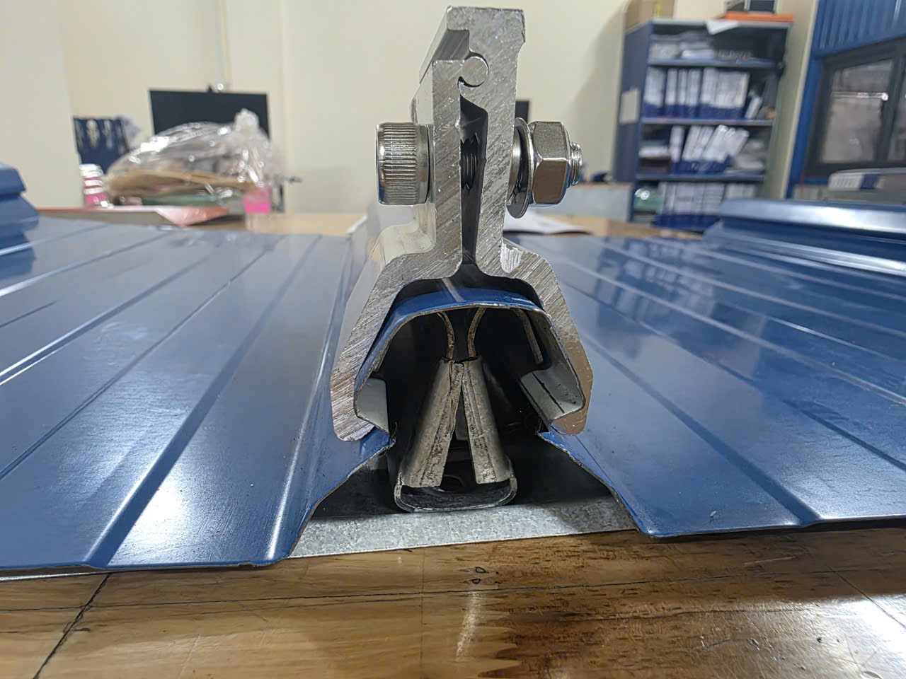 Cấu tạo của ke chống bão lắp xanh