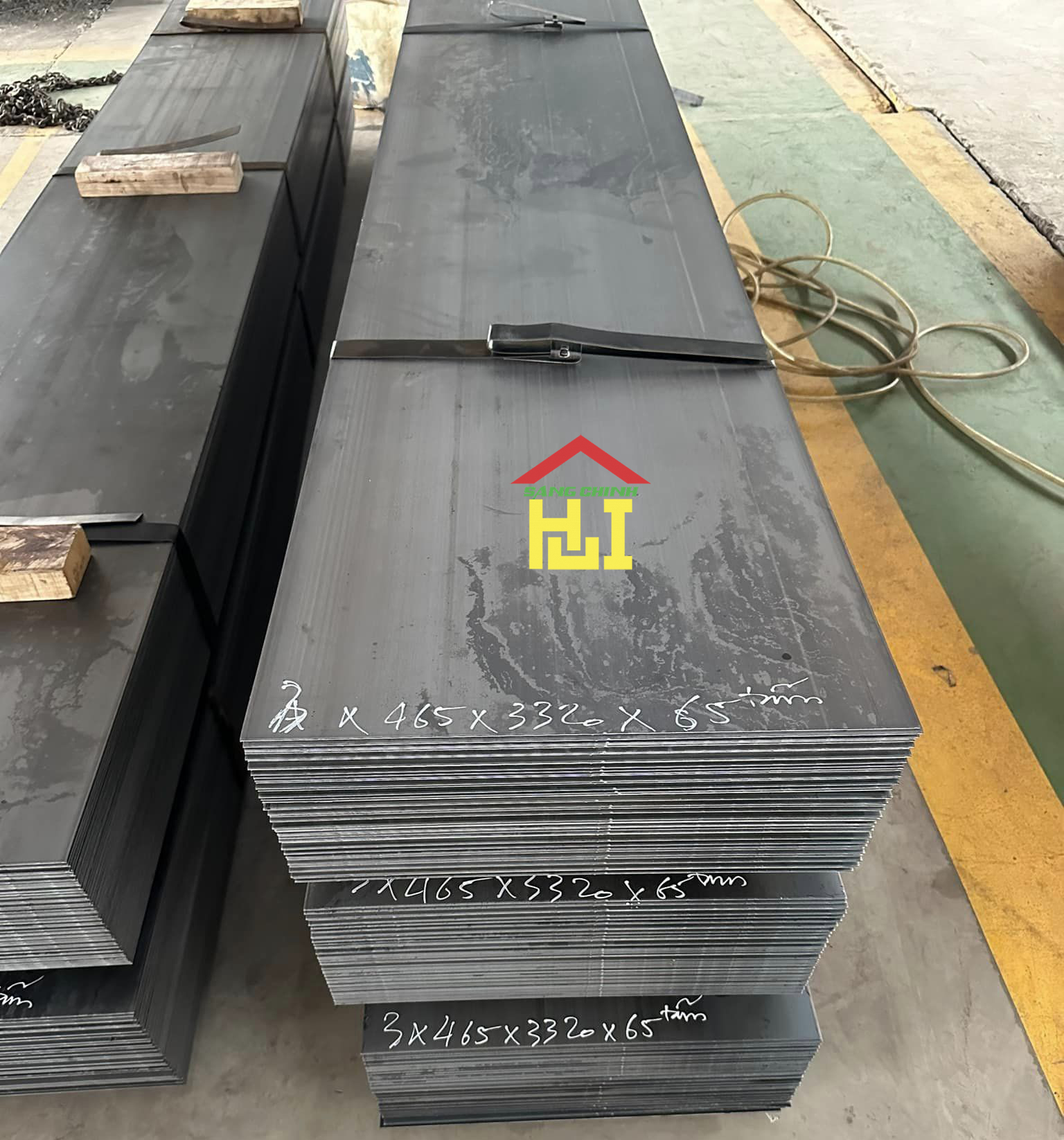 Thép tấm cán nóng: Giá bao nhiêu 1 tấn?